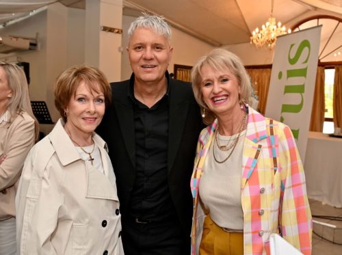 Helga-van-Wyk-Hannes-van-Wyk-en-pastoor-Anita-van-den-Berg